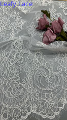 Tissu de dentelle de luxe français de Chantilly Tissu durable et élégant Fête de mariage Occasions Tissu blanc