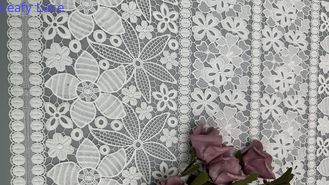 Tissu de dentelle florale blanche brodé Tissu de lunettes douces et élégantes pour la couture