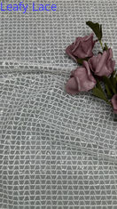 Matériau de dentelle de Chantilly français blanc classique haut tissu pour les projets de vêtements de bricolage