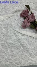 Tissu en maille en dentelle en grille blanche tricotée creuse luxueuse pour les robes de fête d'été