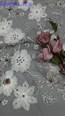 Faisceau de feuilles au sol brodé en tissu de paille florale pour l'occasion de la culture orientale