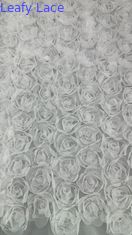 Tissu en dentelle Chantilly française en maille de rose blanche, respirant et élégant, blanc pour vêtements, robes et robes de mariée