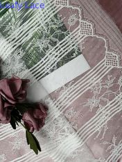 Tissu blanc d'équilibre de dentelle de cil de polyester de feston pour la robe nuptiale