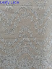Le feston en nylon de cil du gris 100% lacent le tissu floral de la dentelle 3D