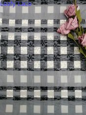 La broderie de modèle de plaid barrée lacent le tissu à carreaux d'impression