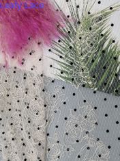 La polka rose Dot Flocked a brodé le tissu de dentelle de maille
