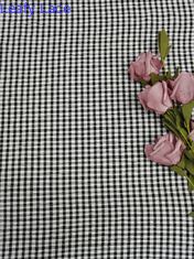 Chaîne noire blanche tricotant la maille lourde de bout droit de tissu à carreaux de dentelle