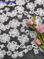 Applique de tissu de dentelle brodé par fleur noire blanche de couleur de contraste