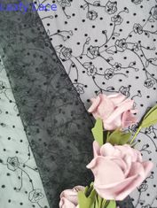 La fantaisie Tulle s'est assemblée le tissu brodé de fleur de noir de tissu de dentelle