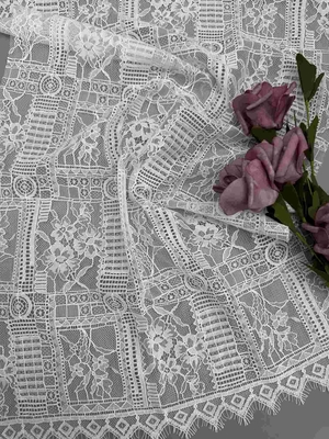 140CM White Geo Floral Lace Fabric In Nylon Cotton Composition AZO Free