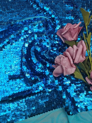 51" tissu bleu lumineux de Shell Shape Sequin Embroidery Mesh pour la partie