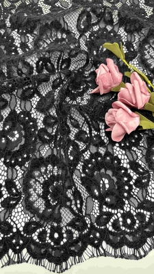 Vêtements spéciaux de chenille en fil de fleurs et de dentelle