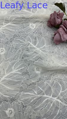 Tissu de dentelle brodée blanc et élégant tissus de mariage brodés en feuilles d'occasion