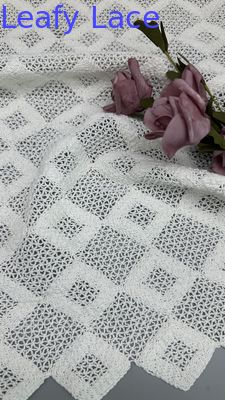 Lace blanche 100% coton Tissu en dentelle creuse Tissu brodé en dentelle maillage Tissu en dentelle Tissu d'occasion Tissu de soirée