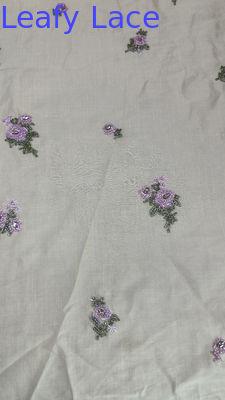 Tissu en dentelle florale brodée en dentelle en treillis respirant Tissu d'occasion Vêtement d'anniversaire Tissu