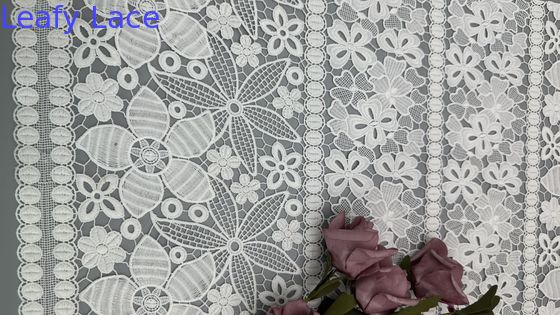 Tissu de dentelle florale blanche brodé Tissu de lunettes douces et élégantes pour la couture