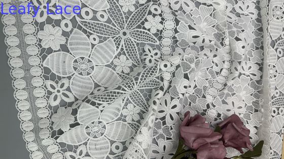 Tissu de dentelle florale blanche brodé Tissu de lunettes douces et élégantes pour la couture