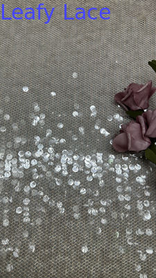 Tissu brodé de dentelle à sequins de luxe et de feuilles, élégant et respirant pour les occasions de soirée