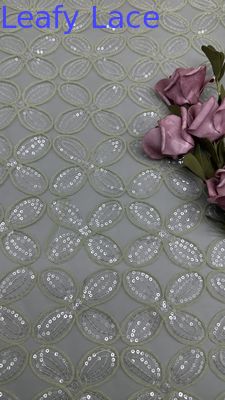 Quatre feuilles de trèfle séquence tissu brodé pour les robes respirer robes de mariée pour femmes