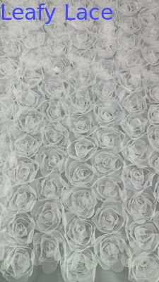 Tissu en dentelle Chantilly française en maille de rose blanche, respirant et élégant, blanc pour vêtements, robes et robes de mariée