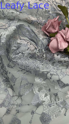 Dentelle de tulle française avec résille brodée métallique pour tenues de soirée et formelles inspirées de la haute couture