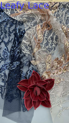 Motifs floraux baroques en dentelle brodée d'inspiration vintage avec sequins pour robes de soirée royales et romantiques