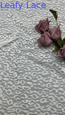 Tissus brodés en dentelle blanche motifs nuageux de treillis pour robes de mariée