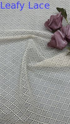 Dentelle blanche 100% coton avec effet ajouré pour robes de soirée et de mariage artistiques