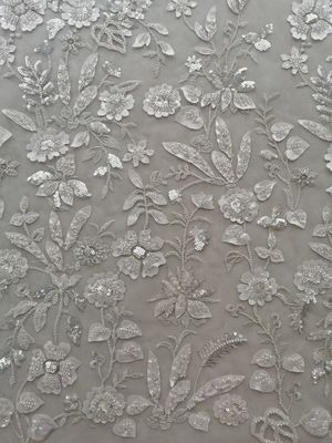 Le polyester en nylon a brodé le tissu de dentelle