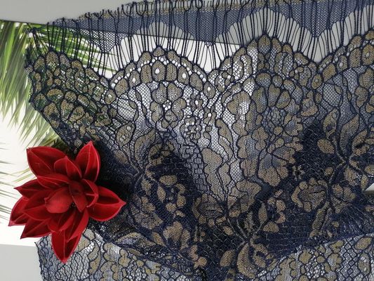 Tissu métallique de dentelle de bord de feston de Lurex de cil pour Madame Dress Garment