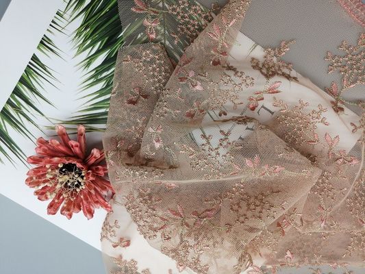 Petit Tulle floral Mesh Colored Embroidered Lace Fabric par la cour