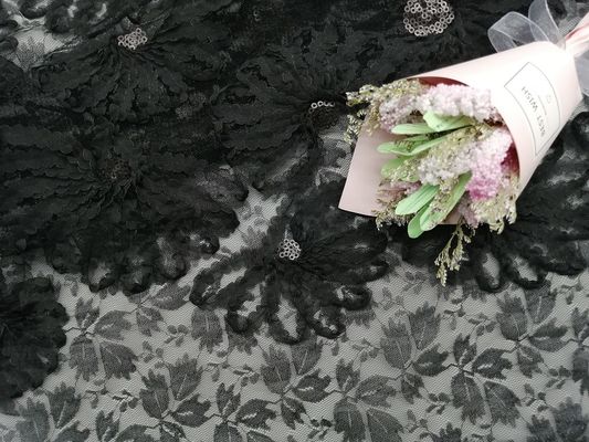 La partie creusée de broderie lacent le tissu noir d'Applique de la paillette 3D