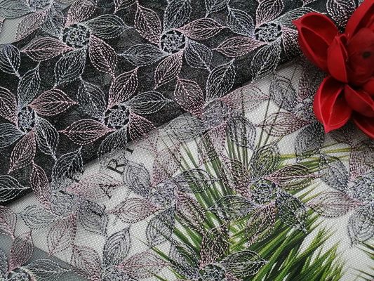 80 yards fleurissent le tissu coloré de broderie pour de petites filles s'habillent