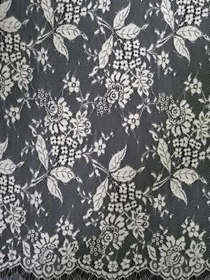 Ton - tissu floral d'habillement de Tone White Black French Chantilly