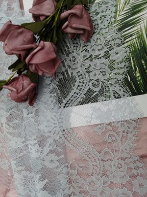 Le feston en nylon de cil du gris 100% lacent le tissu floral de la dentelle 3D