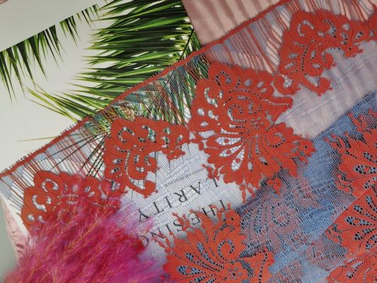Bord rouge Mesh Fabric brodé floral de feston de cil