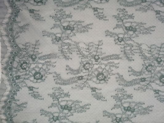 Le vert Chantilly français floral de cil a cranté le tissu de dentelle de bord