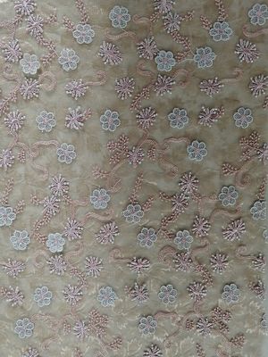 100 yards ont brodé le tissu de dentelle
