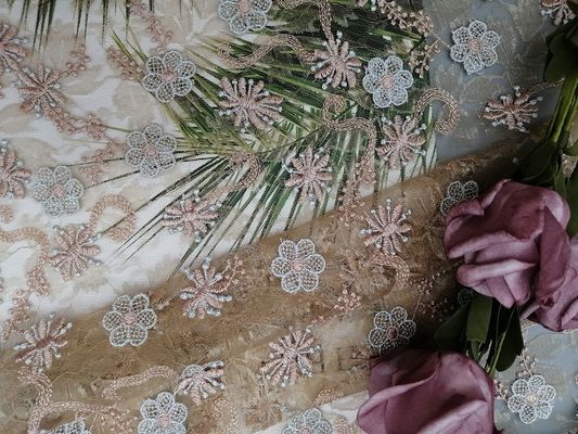 100 yards ont brodé le tissu de dentelle