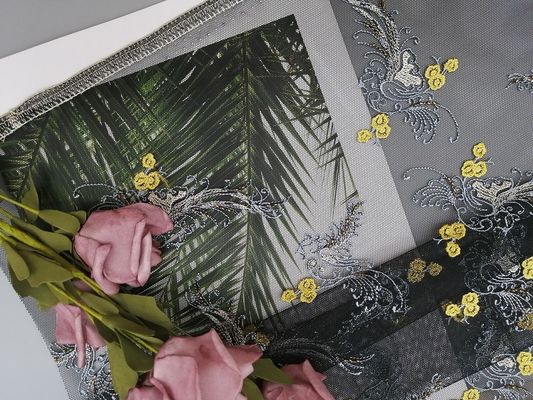La partie florale de 2 Colorway a perlé le tissu de broderie