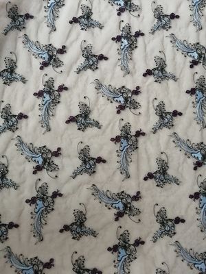 La partie florale de 2 Colorway a perlé le tissu de broderie