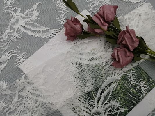 Tissu nuptiale de robe de mariage de Chantilly de tissu blanc léger de dentelle