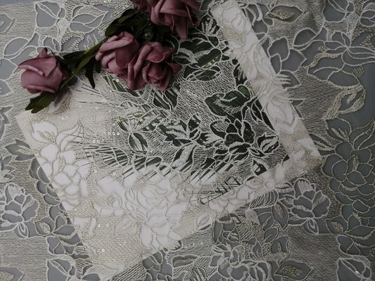 60 yards de Lurex de paillette de tissu blanc en ivoire métallique de dentelle