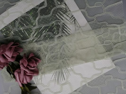 Tissu de dentelle de Mesh French Chantilly Decorative Geometric de broderie