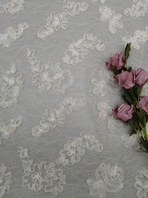 Tissu attaché de dentelle de crochet