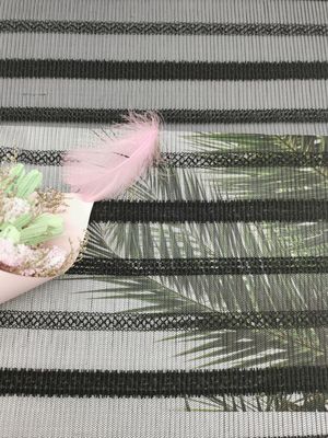Le tissu plissé barré de dentelle a structuré Tulle