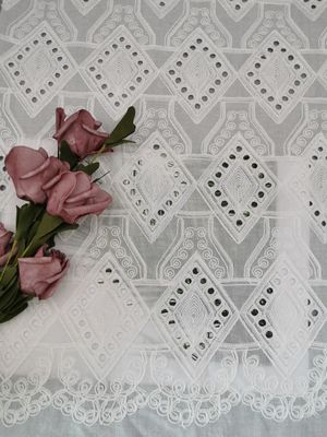 Tissu de broderie de coton de Diamond Pattern Lace Eyelet White