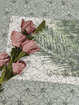 142CM partout dans la broderie argentée de contraste de polyester d'équilibre floral suisse de dentelle