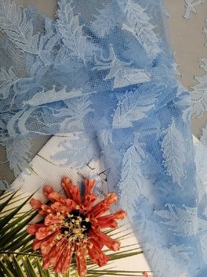 Tissu en nylon de Chantilly de dentelle de poids léger français sensible de tissu