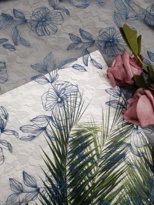 La voile bleue a brodé la maille florale de Tulle de tissu de dentelle